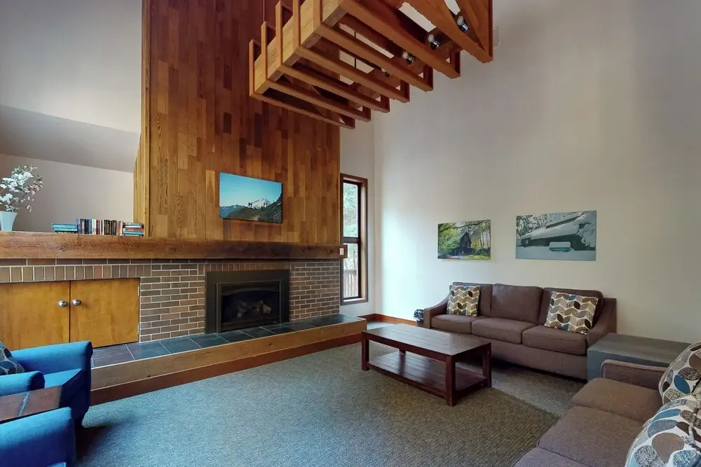 1 BR Mtn Apartment w/ Wood Fireplace & Pool
