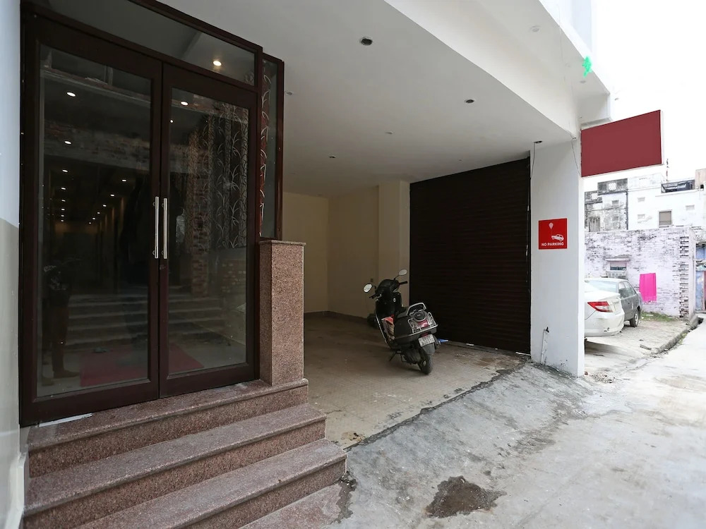 OYO 11623 Hotel Shiva Palace