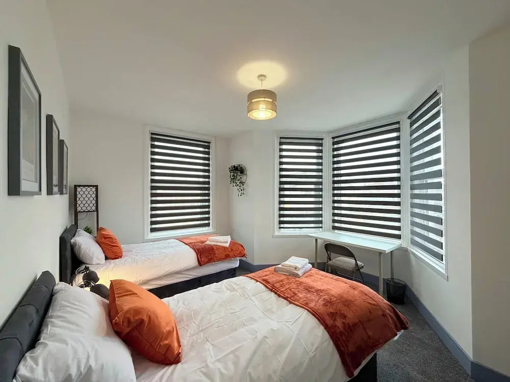 Humberside Apartments Spacious Cleethorpes Stay with Parking
