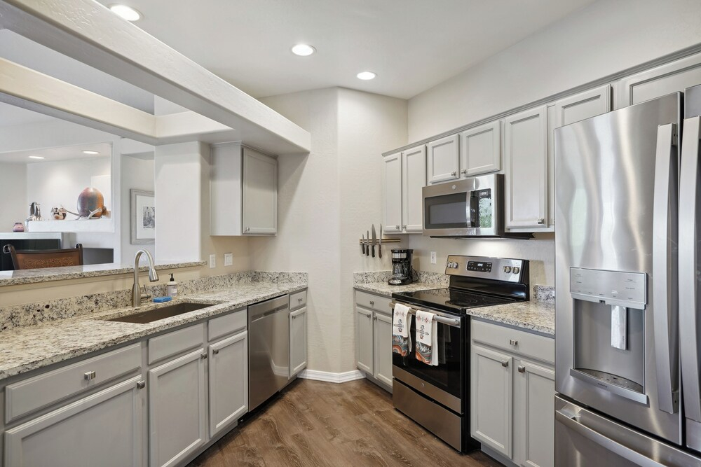 Oro Valley Condo w/ Desert & Mountain Views!