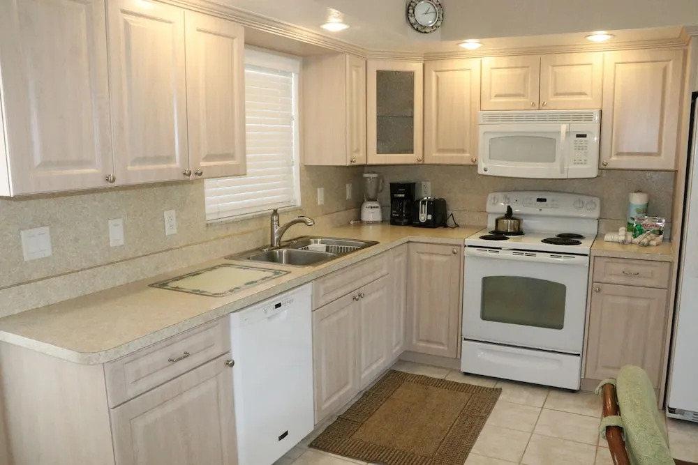 Jamaica Royale 005 - 2 Br Condo