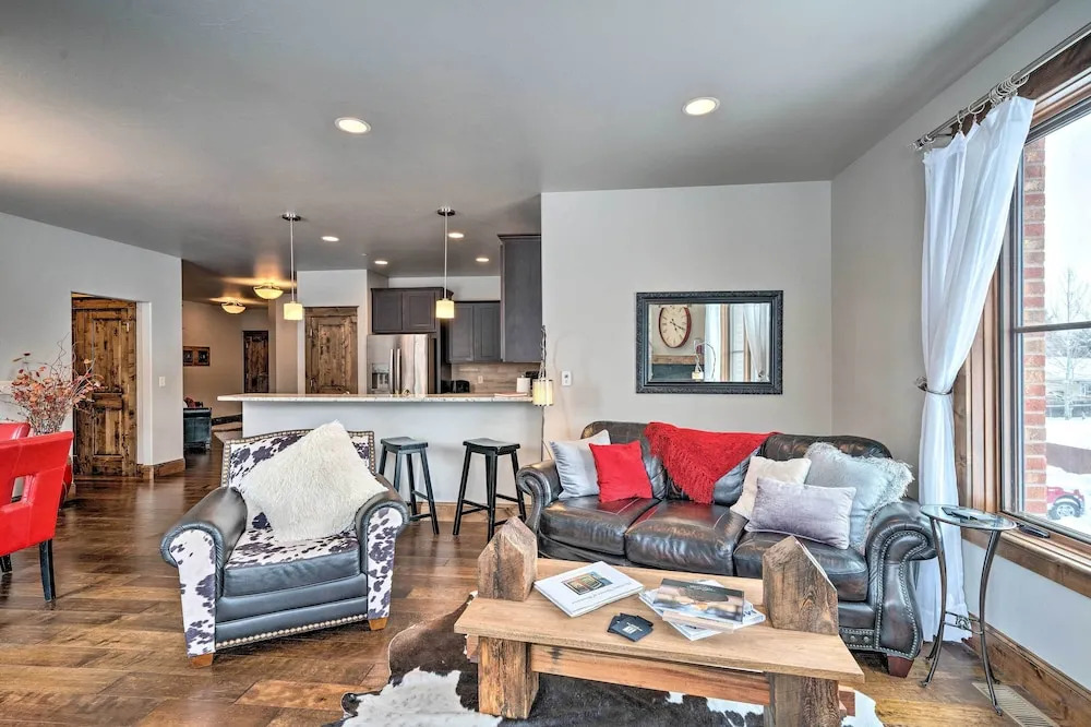 Main St Bozeman Condo - Walk to Parks & Eateries!
