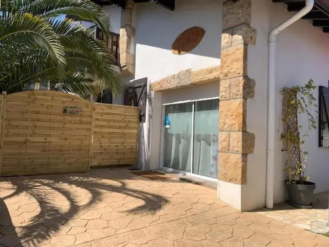 2KM DE LA PLAGE-JARDIN-WiFi-PARKING-DRAPS ET SERVIETTES