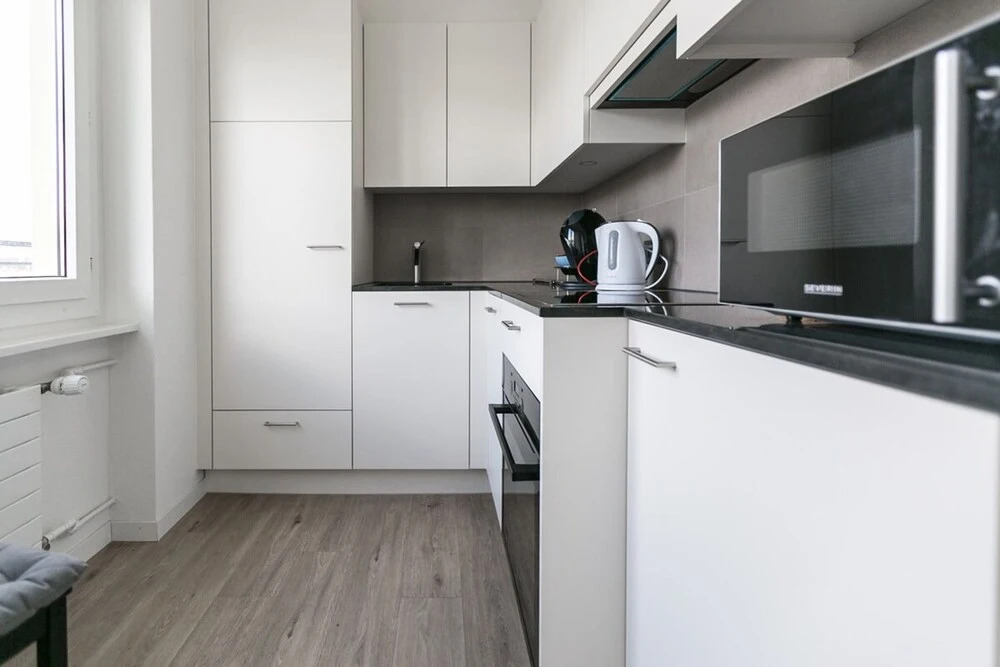 Modern Flat w Netflix Balcony top Location