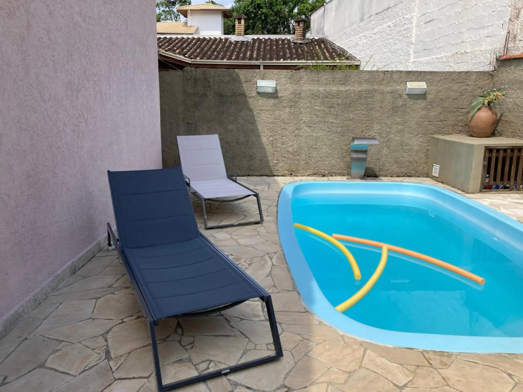 Casa Terrea com Piscina e Internet - Ar Opcional