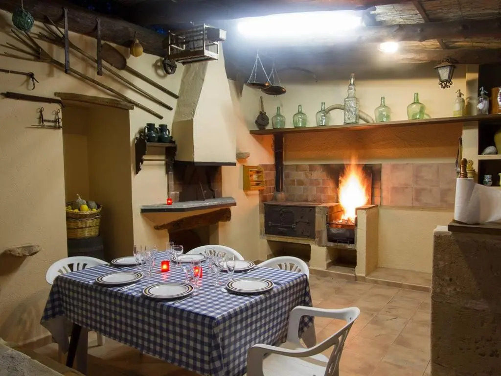 Can Suavet Dos - a great 3 bedroom villa with AC and private pool 15 mins walk to supermarket