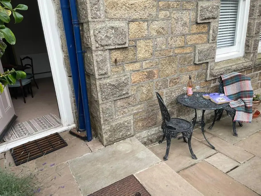 Lovely 1 Bed Flat in Victorian House 300m Seafront (Adults Only)