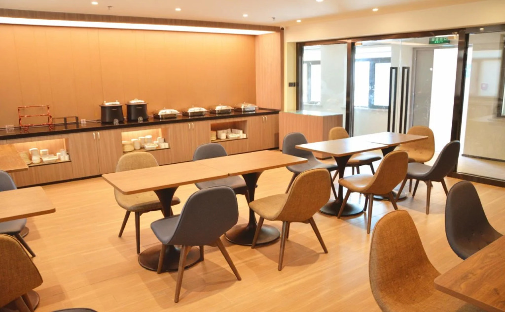 Hanting Hotel Qingdao Yan'an 3rd Road Zhiquan Road Metro Station
