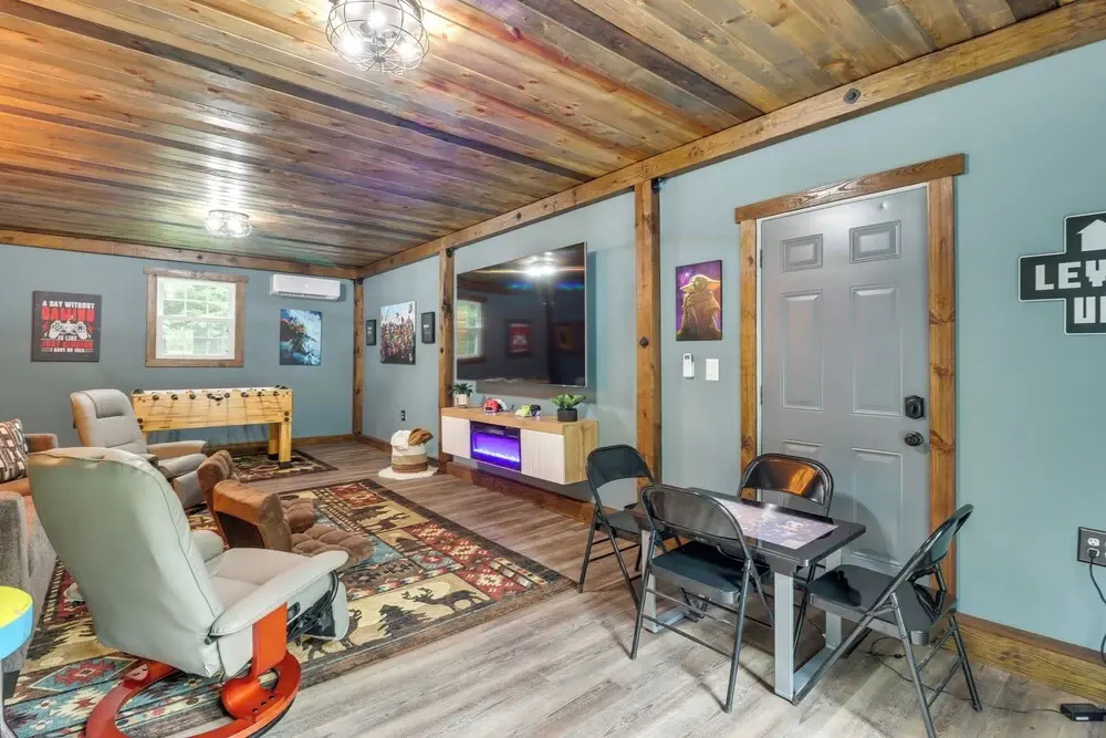 Hot Tub, Beach Access: Albrightsville Retreat
