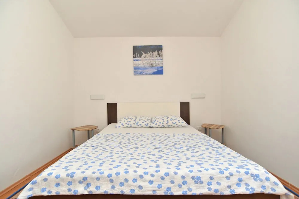 Apartment 1985