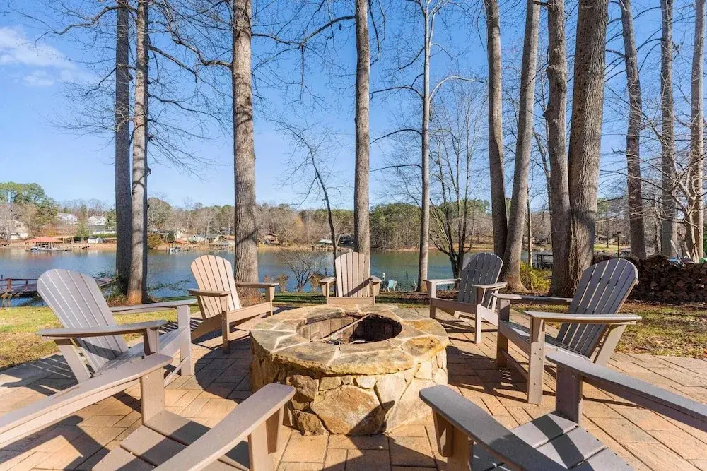 Waking Up Norman Lakefront Getaway, Fire Pit & Lake Views
