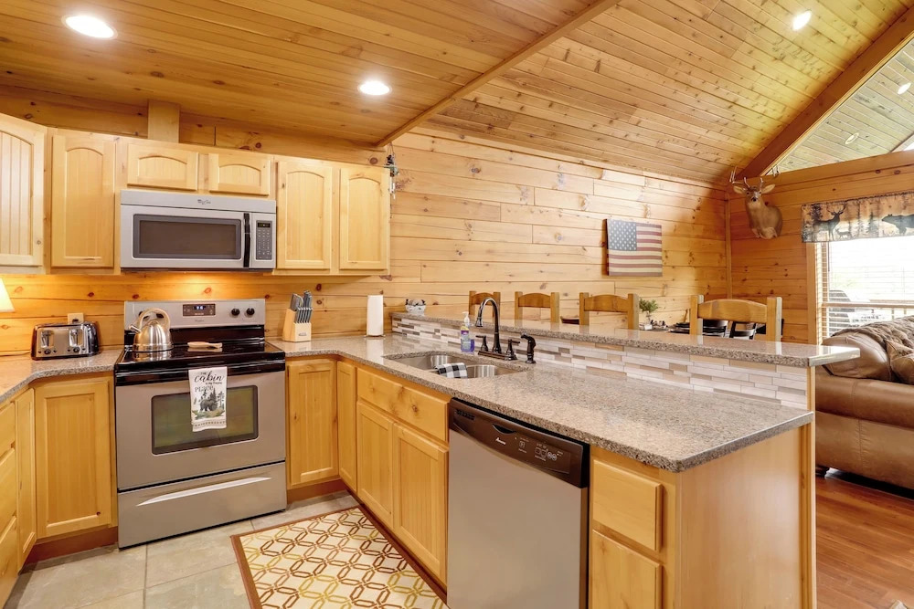 Family Cabin w/ Deck By Mark Twain Natl Forest!