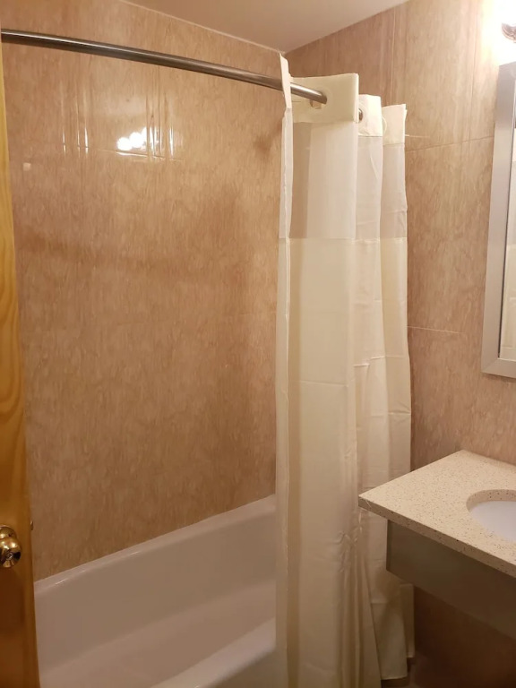 Elmhurst Hotel