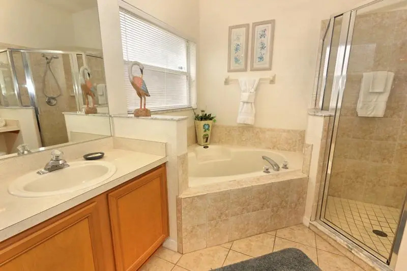 546 Windsor Place, the Abbey 5 Bedrooms, +3 Bath