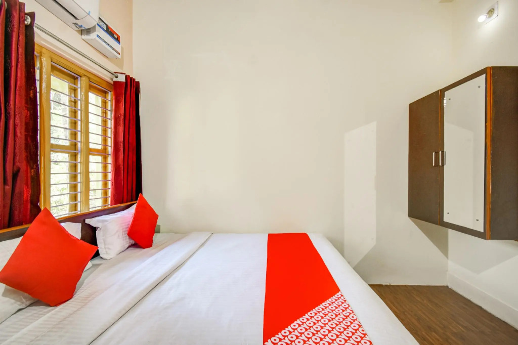 OYO 75953 Shine Inn 2