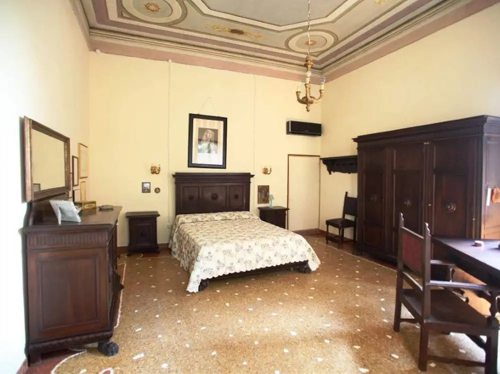 Venice Region Castle With Garden Views