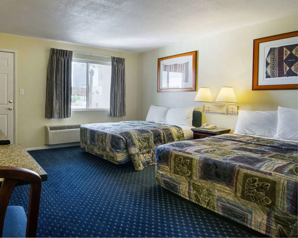 Central Phoenix Hotel