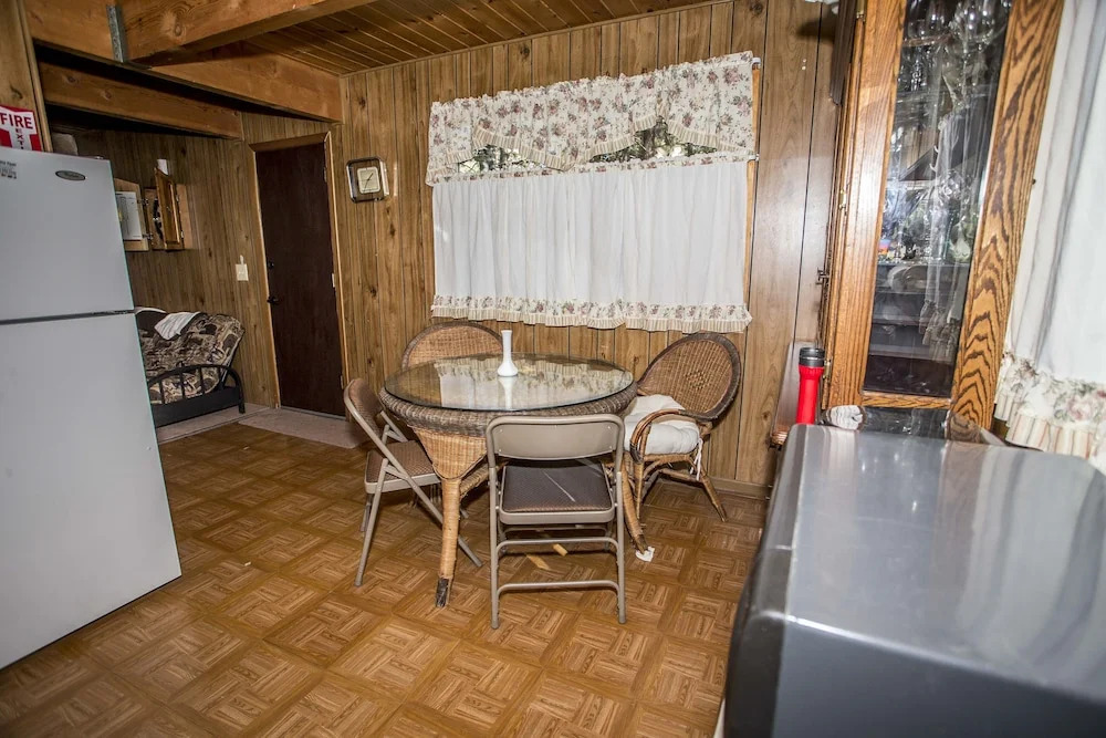 Just Right Cabin - 2 Br cabin by RedAwning