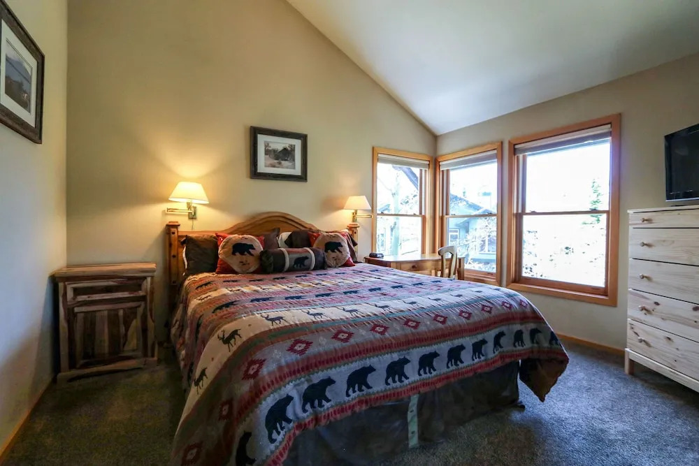 Snowcreek 878 2 Bedrooms 3 Bathrooms Condo
