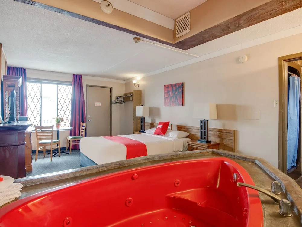Falls Inn Near Casino Niagara By OYO