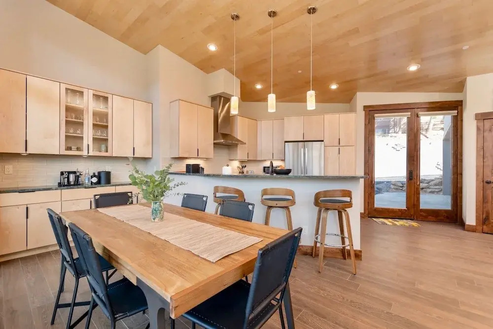 Azure Vista Vacation Home At Windcliff 3 Bedroom Home by Redawning