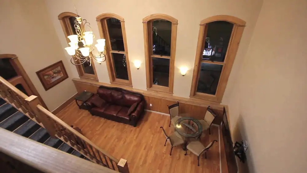 Nyes 1880 Suites