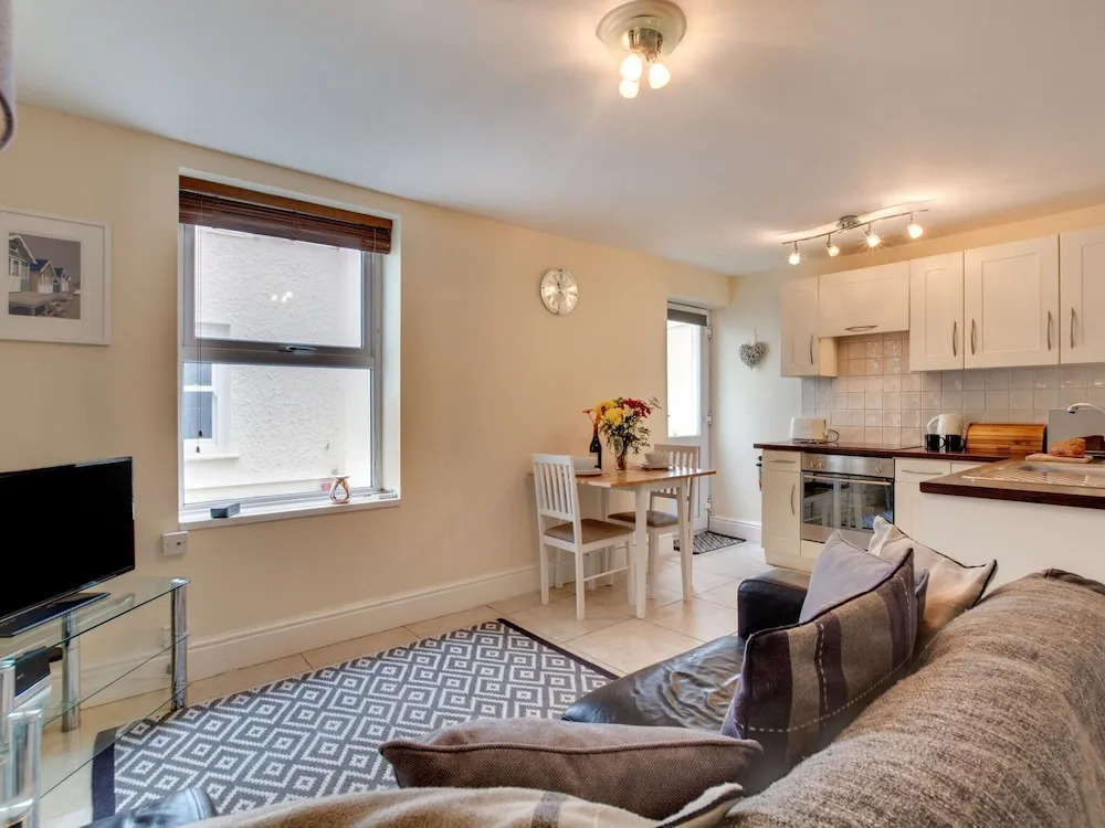 Spacious Apartment in Saint Ives near Beach
