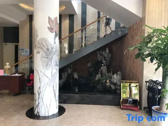 Vienna Classic Hotel（Xiamen Convention and Exhibition Center, Kwun Yam Shan Hotel）
