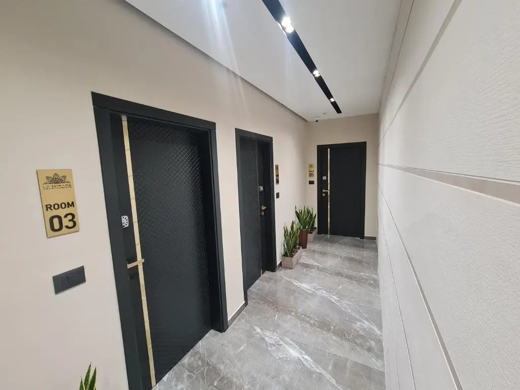La Mirage Apartment 04