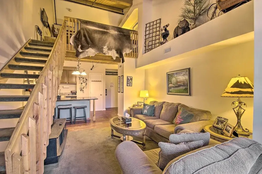 Snug Wintergreen Resort Studio: Ski In & Out!