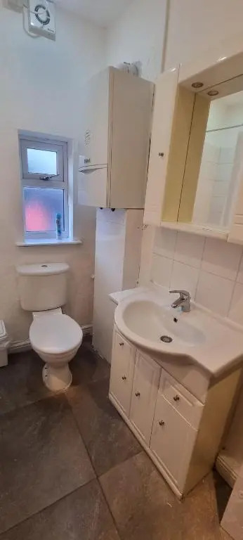 Budget 4 BedRoom house,Entire place.Sleeps 10