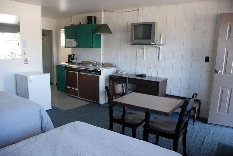 The Canterbury Inn of Downtown Invermere
