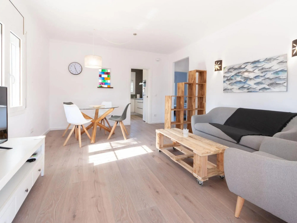 Lovely Holiday Home in l'Escala with Fenced Garden