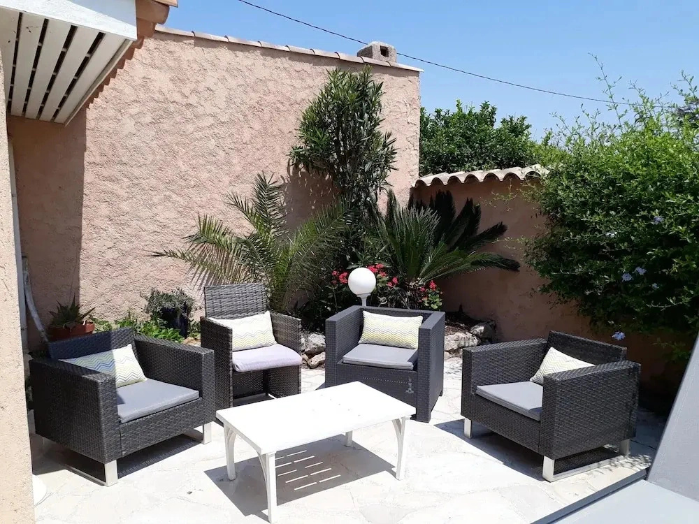 Villa in Sainte-Maxime near La Nartelle Beach