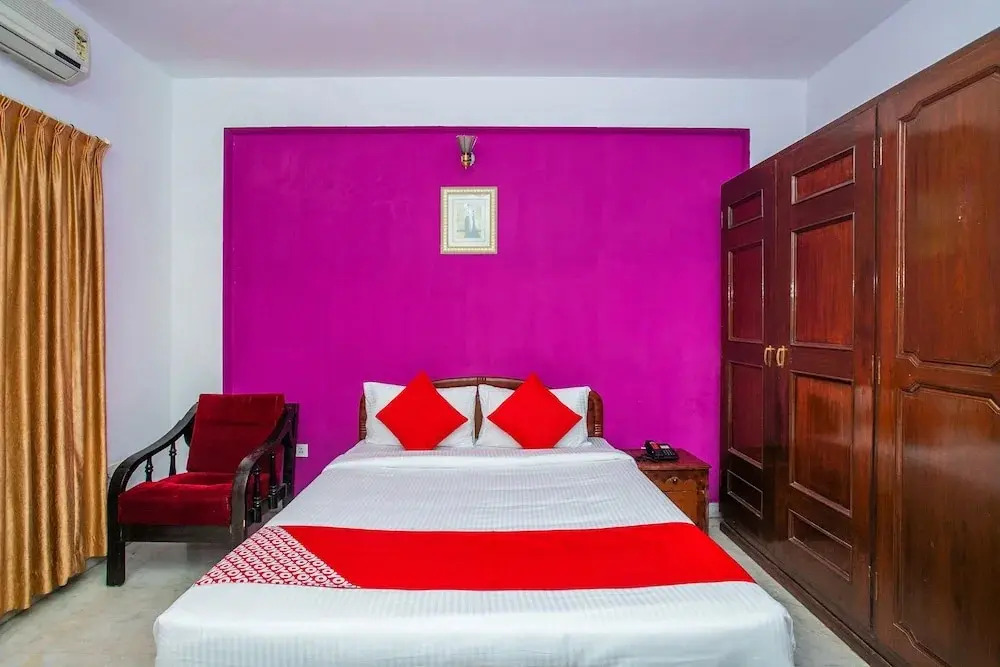 Uv Comforts By OYO Rooms