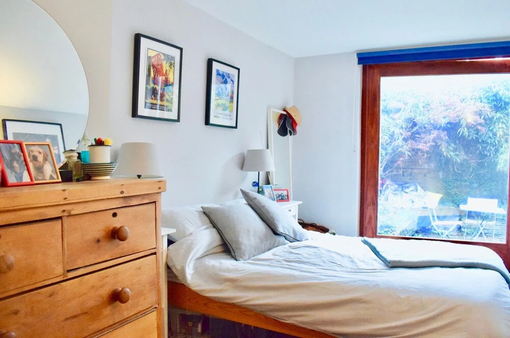 Homely 1 Bedroom Flat in Battersea With Garden