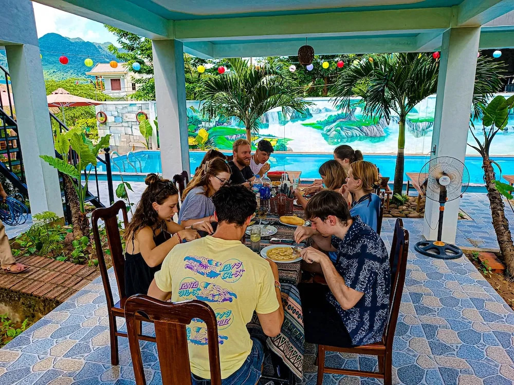 YoLo Pool Bar Villas