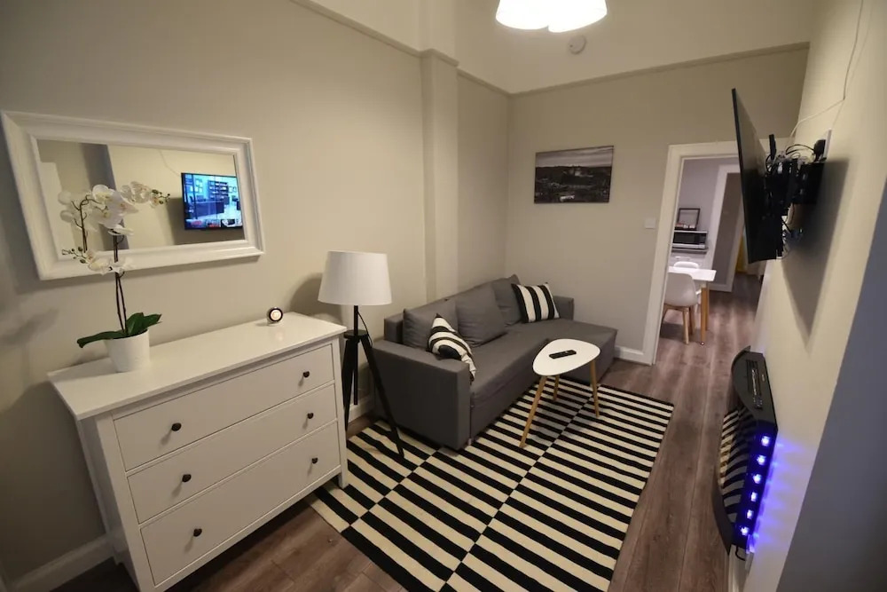 First - Slateford House Apartment