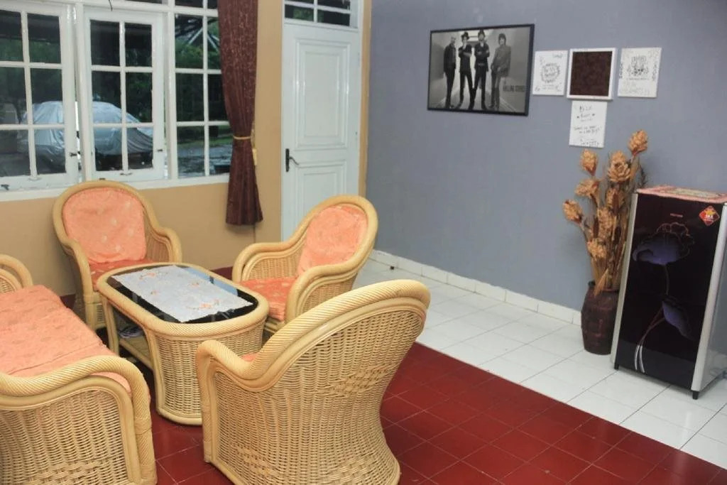 PELE Backpacker Guesthouse