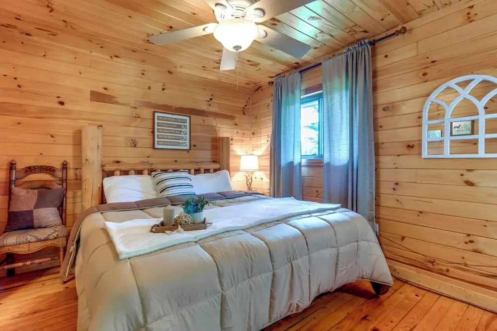 Bryson City Cabin in Smoky Mtn with Resort Amenities