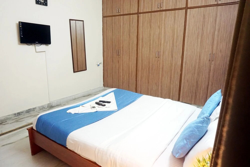 OYO 18454 Hallmark Inn Begumpet