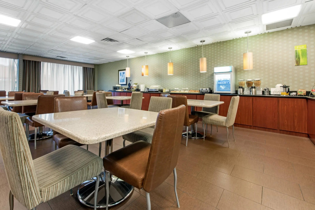 Quality Inn & Suites Charleston - Civic Center