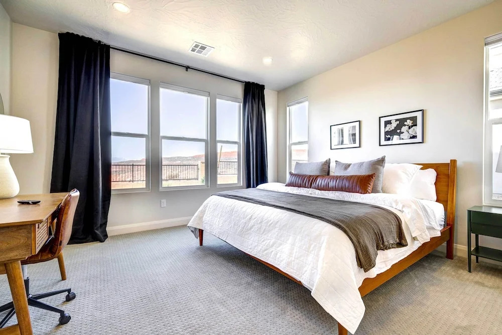 Washington Home w/ Mtn Views, Near Hiking