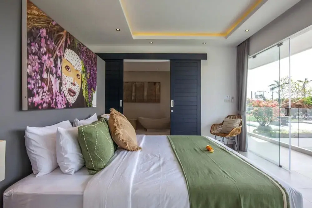 Villa Elisa - Spacious 4BR Luxury Villa, Walking Distance to Berawa Beach