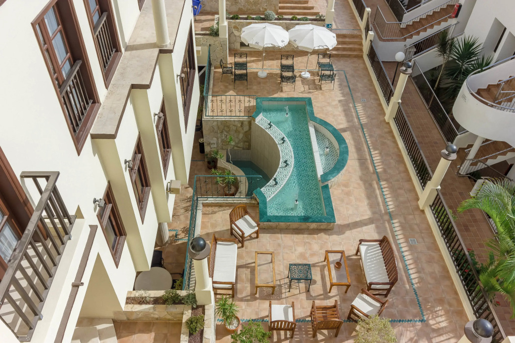 Klayman Olivina Aparthotel