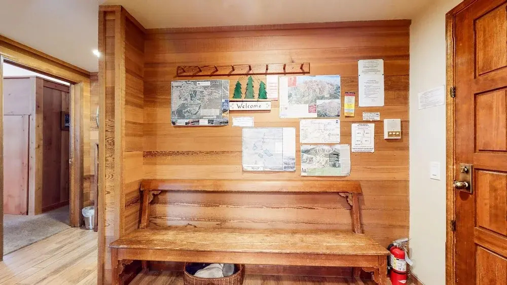 Sierra Megeve 7 Deluxe Remodeled Condo, Just A Short Walk To Canyon Lodge by RedAwning