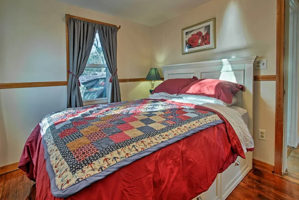 Steps to Cape Cod Canal: Buzzards Bay Home