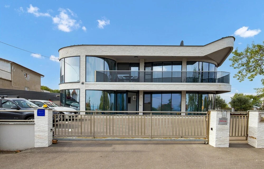 Nice Home in Vrh With Wifi and 2 Bedrooms