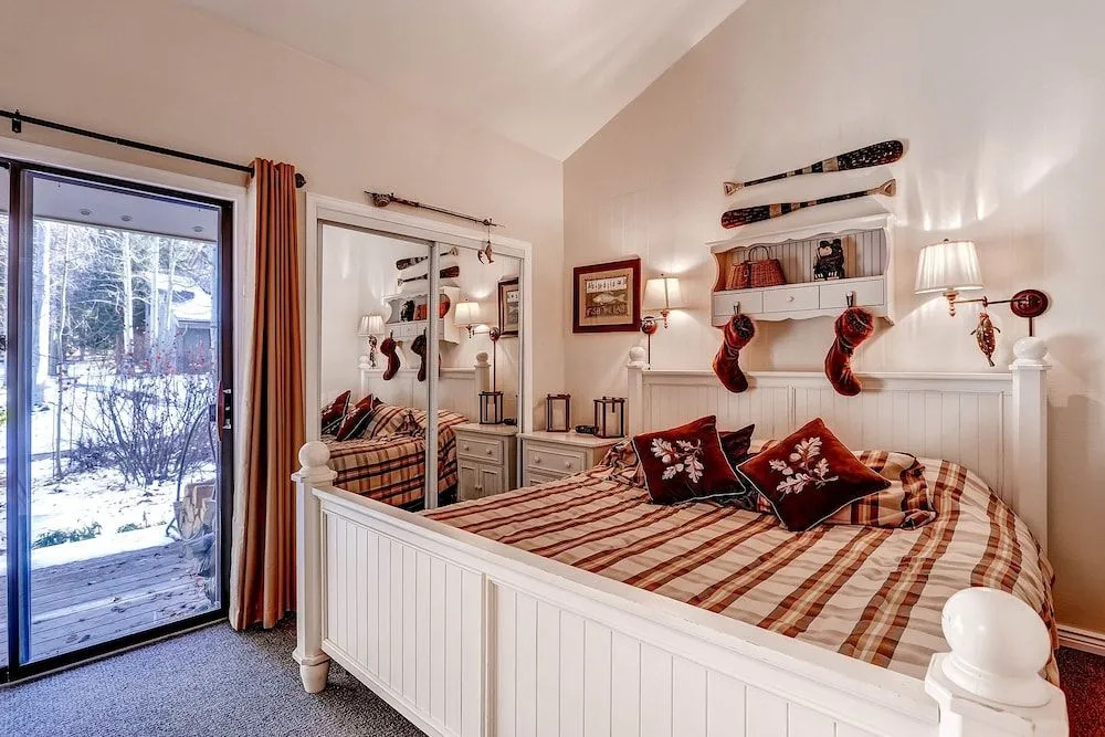 Spacious, Upgraded 2 Bdr W/ Fireplace & Hot Tub Access 2 Bedroom Condo by RedAwning