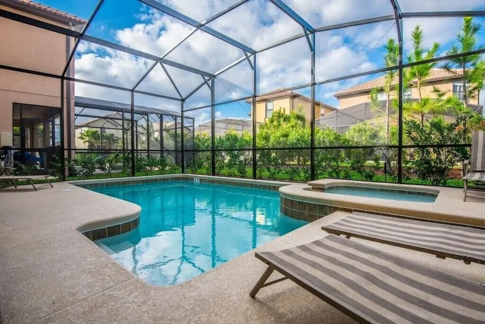 6 Bedrooms / 5 Bathrooms / Solterra (5220 OA), Davenport, US
